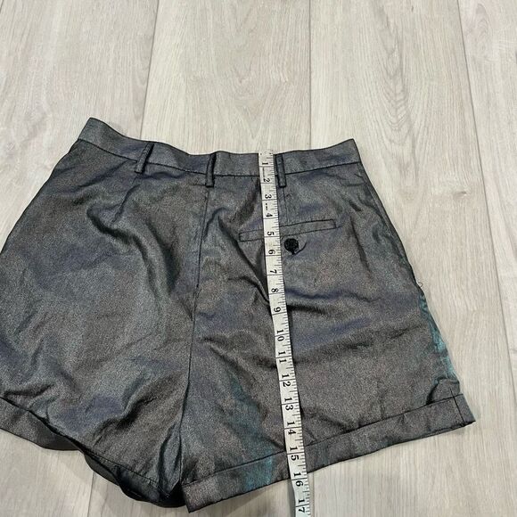 Urban Outfitters Carleton Metallic
High Rise Short size 8 - Picture 3 of 7